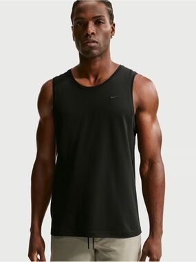NWT Nike Primary Men's Dri-FIT Versatile